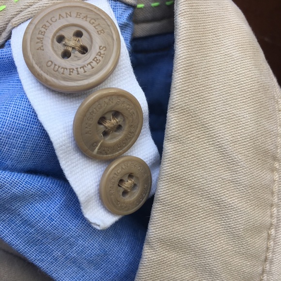 Pre-Loved American Eagle Khaki Shorts Size 8 - Picture 8 of 14